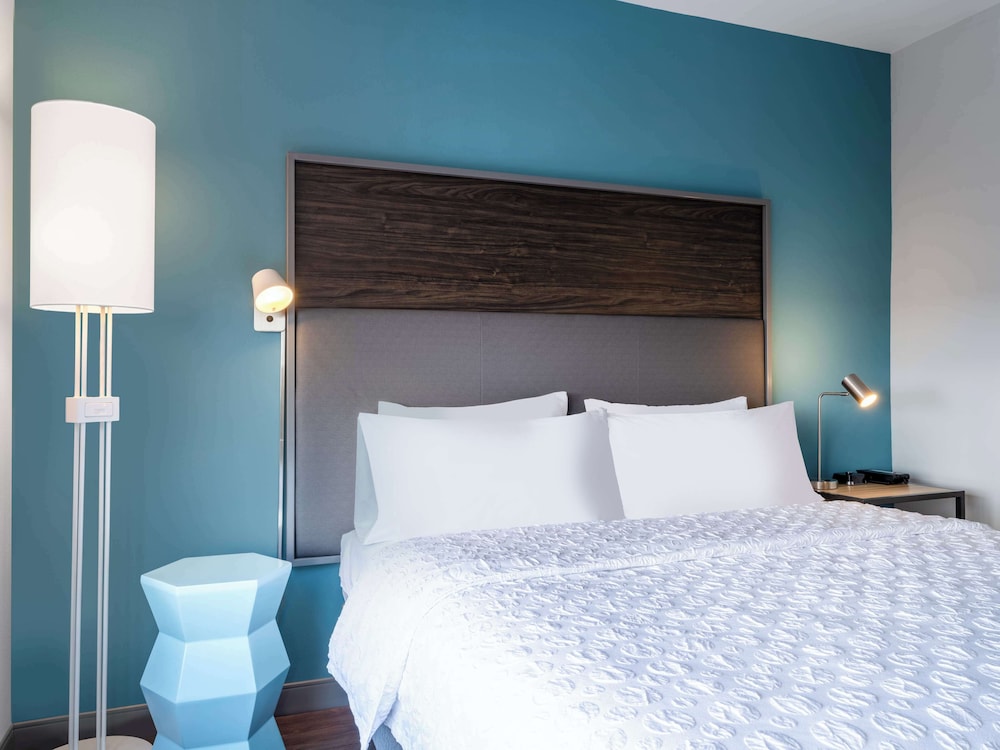 Tru by Hilton Chesapeake Greenbrier - photo 9