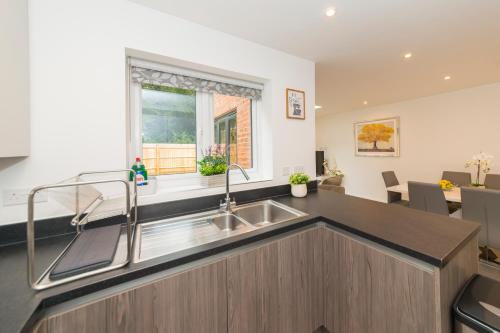 Greenfield Holiday Homes — 4-Star Luxury Hotel in Bracknell, United Kingdom