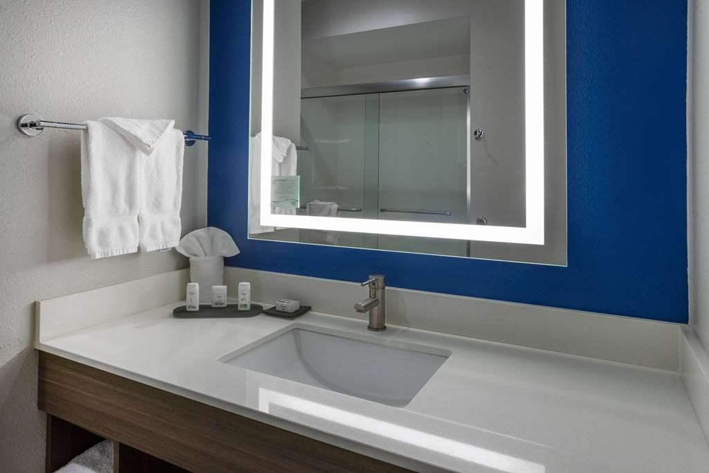 La Quinta Inn & Suites by Wyndham Valdosta - photo 41