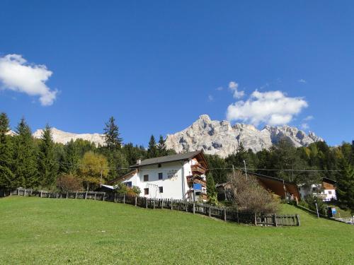 Garni Irsara — hotel in San Cassiano