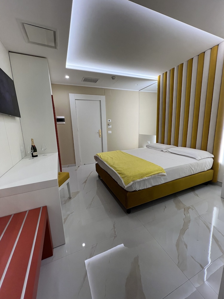 Hotel Smeraldo — hotel in Qualiano