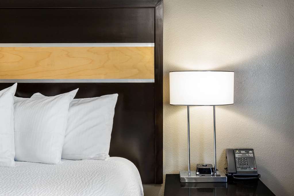 La Quinta Inn & Suites by Wyndham San Diego Mission Bay - photo 18
