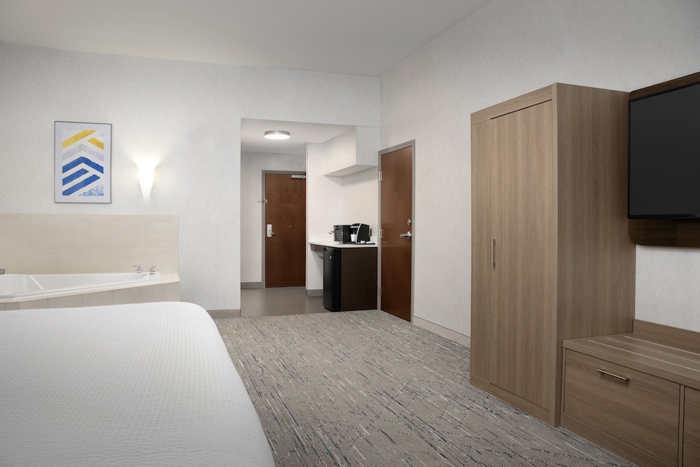 Holiday Inn Express Alexandria Fort Belvoir - photo 24