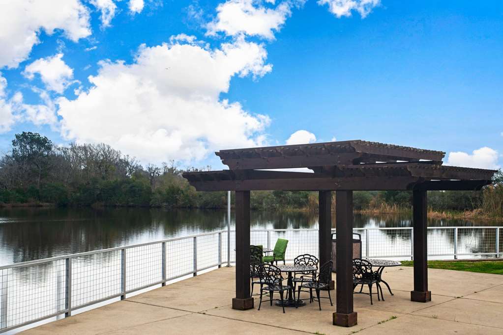 La Quinta Inn & Suites by Wyndham Bridge City - photo 29