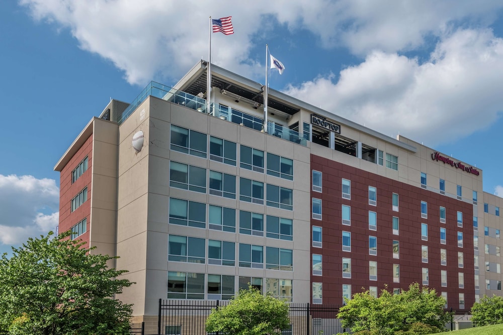 Hampton Inn & Suites Fort Wayne Downtown - photo 47