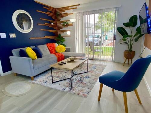 The Botanical Retreat King Comfort & Poolside Peace — 4-Star Luxury Hotel in Gainesville, United States