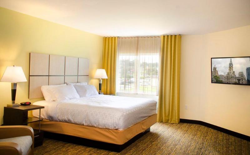 Candlewood Suites Lancaster West by IHG - photo 10
