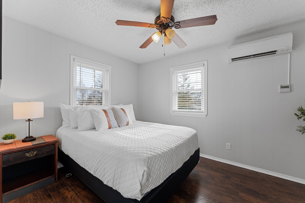 Silver Cove Resort on Table Rock Unit 6 - photo 3