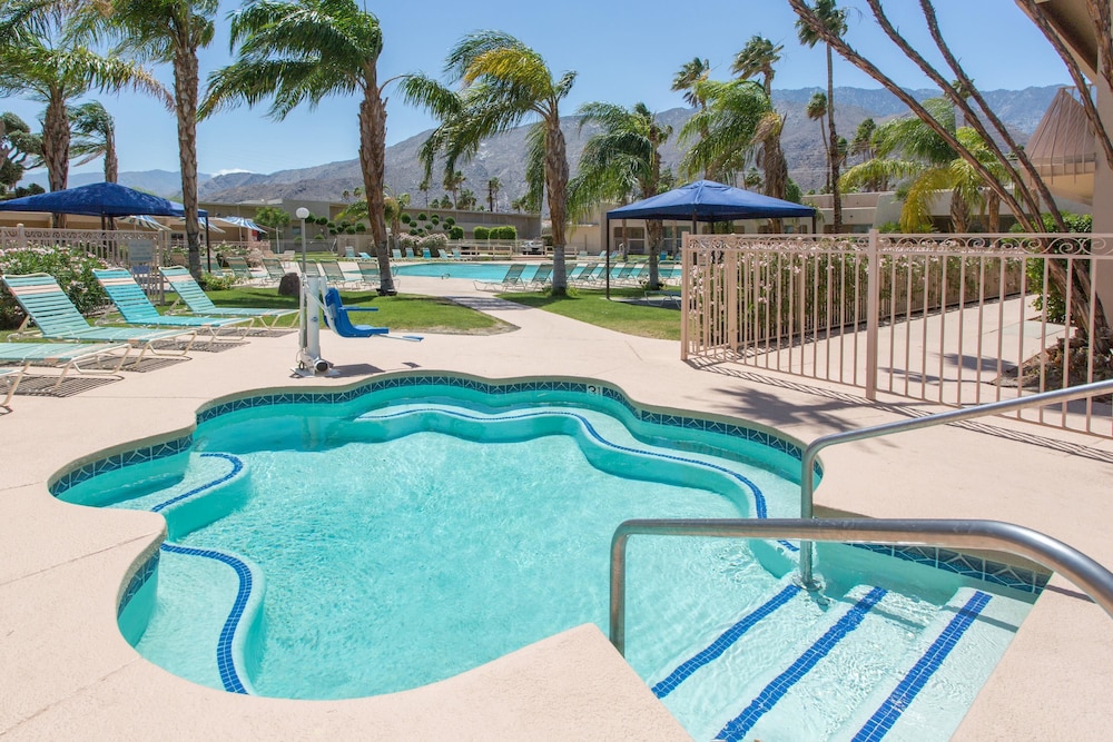 Days Inn by Wyndham Palm Springs - photo 23