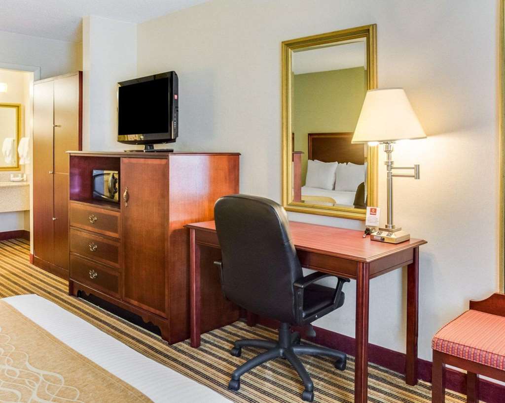 Clarion Inn Fredericksburg North - photo 11