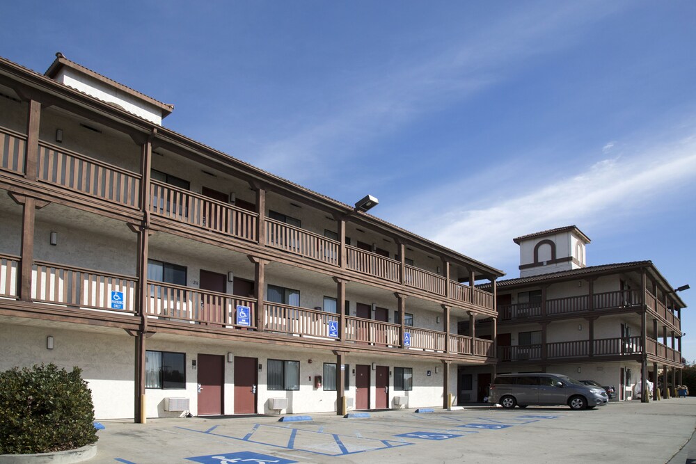 E Z 8 Motel South Bay - photo 32
