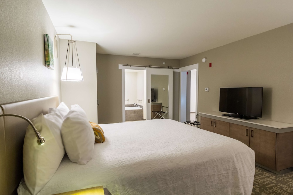 Hilton Garden Inn Salina - photo 13