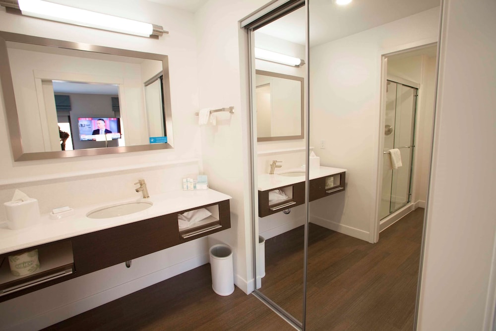 Hampton Inn & Suites Downtown St. Paul - photo 46