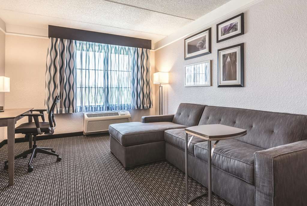 La Quinta Inn & Suites by Wyndham Orlando Lake Mary - photo 35