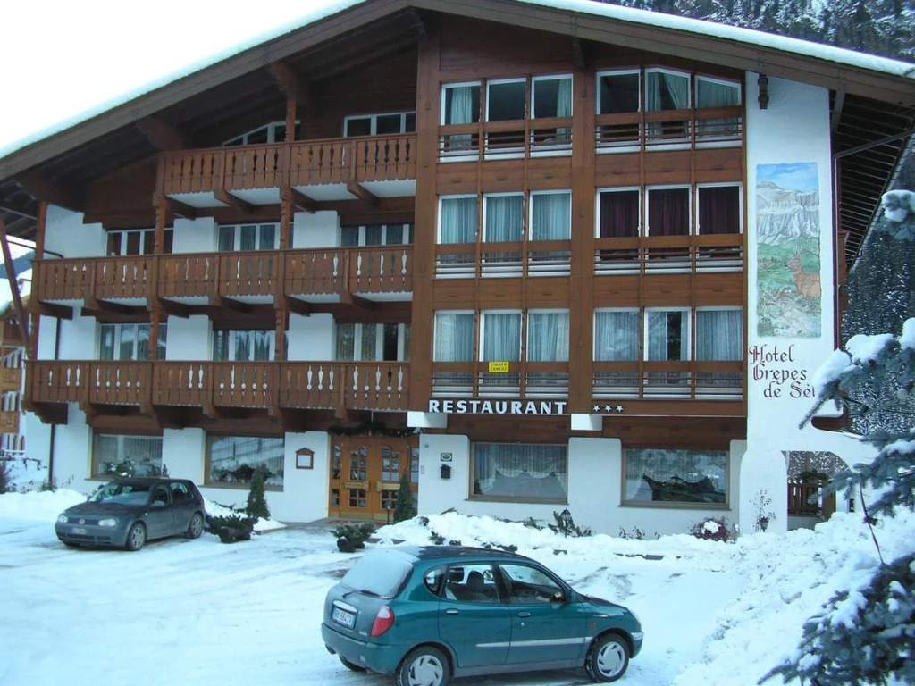 Hotel Crepes de Sela in Campitello Di Fassa, Italy