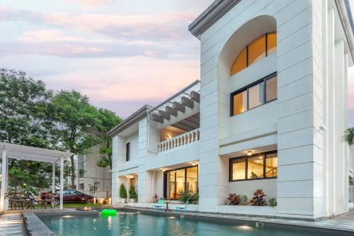 Ivory Castle Luxury 5BHK with Private pool By StayMonkey — 4-Star Luxury Hotel in Lonavla, India