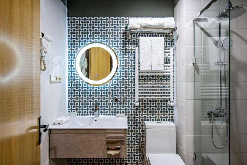 Best Western Gudauri Guest Bathroom