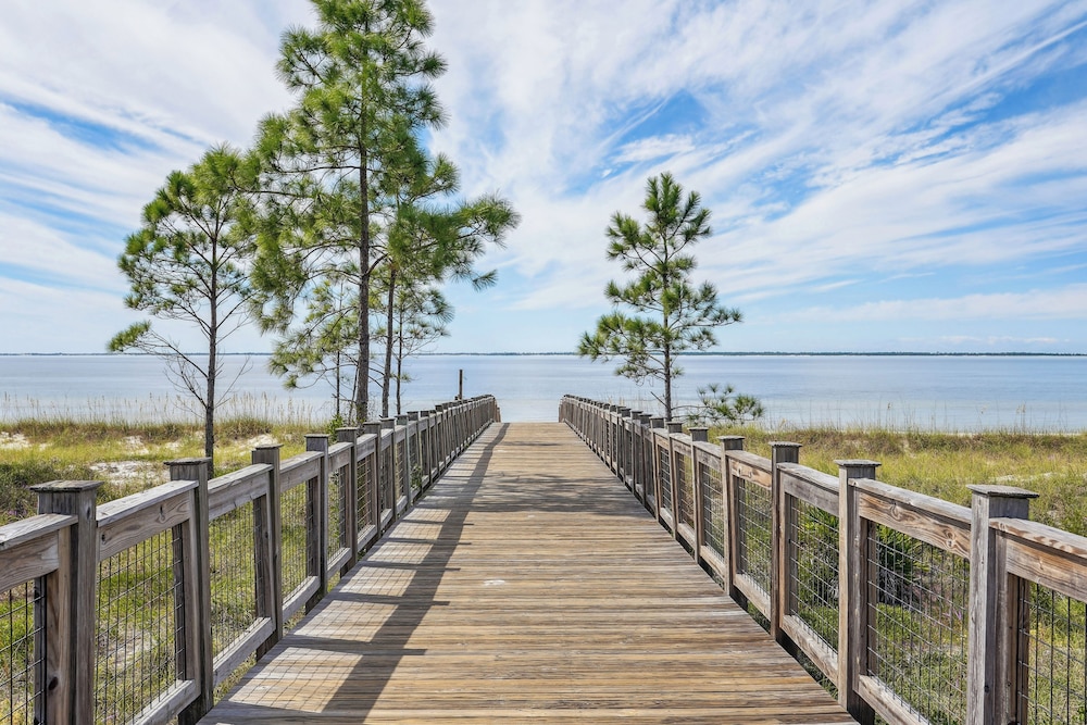 Port St Joe Escape w Golf Cart & Pool Access in Port Saint Joe, United States