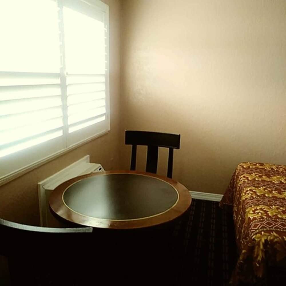 Sealamp Inn - photo 16