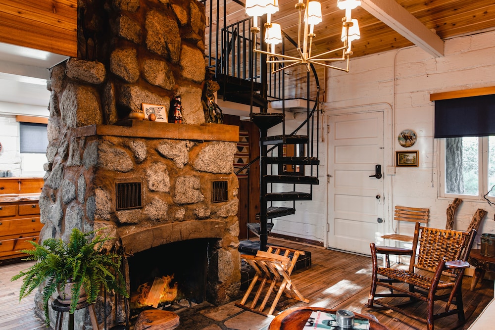 The Fireside Inn - photo 9