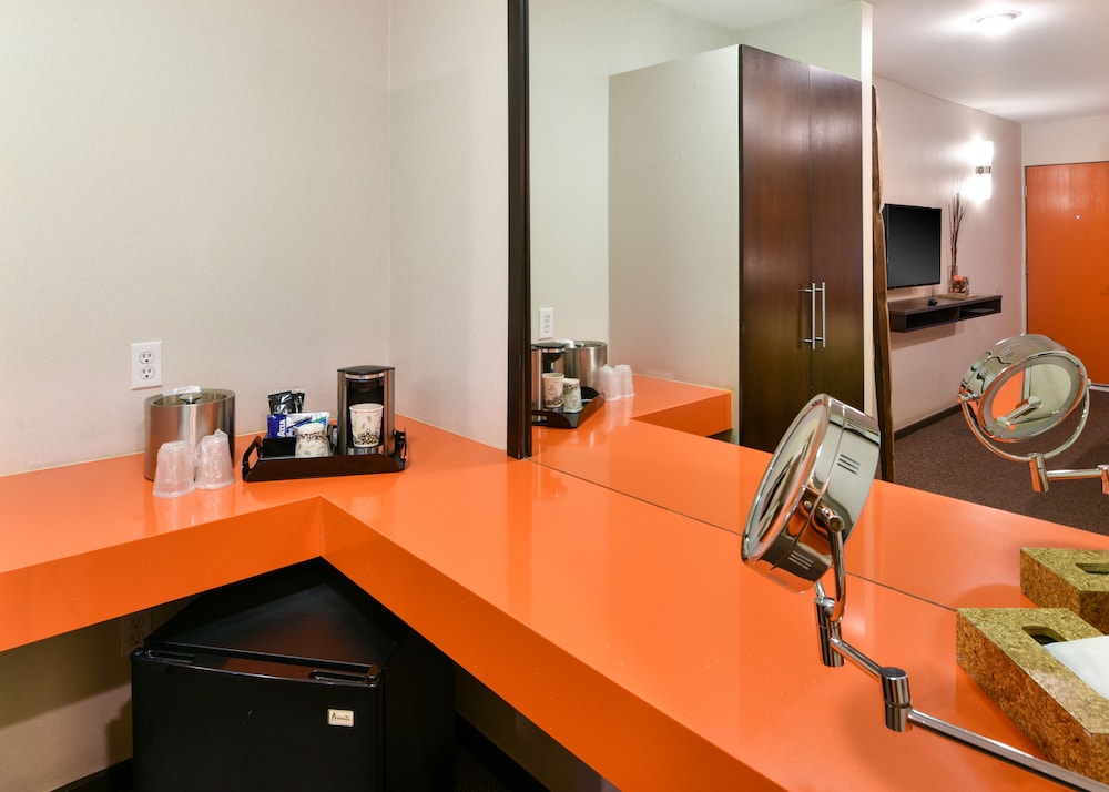 The Tangerine A Burbank Hotel - photo 10