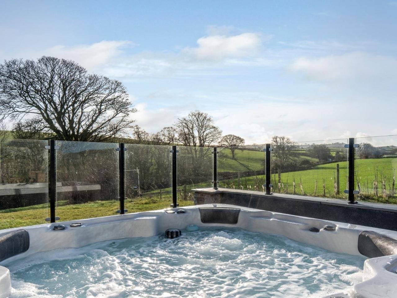 4 Bed in Denbigh oc 62947 — hotel in Denbigh