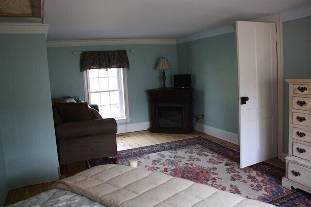 VanWinkle Inn - photo 17