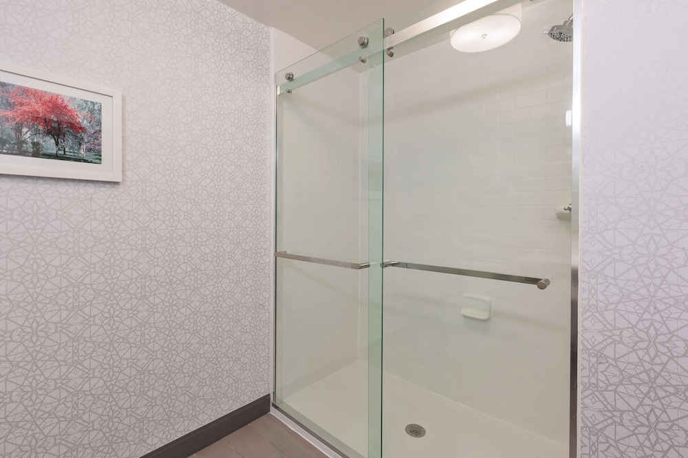 Hampton Inn Traverse City - photo 35