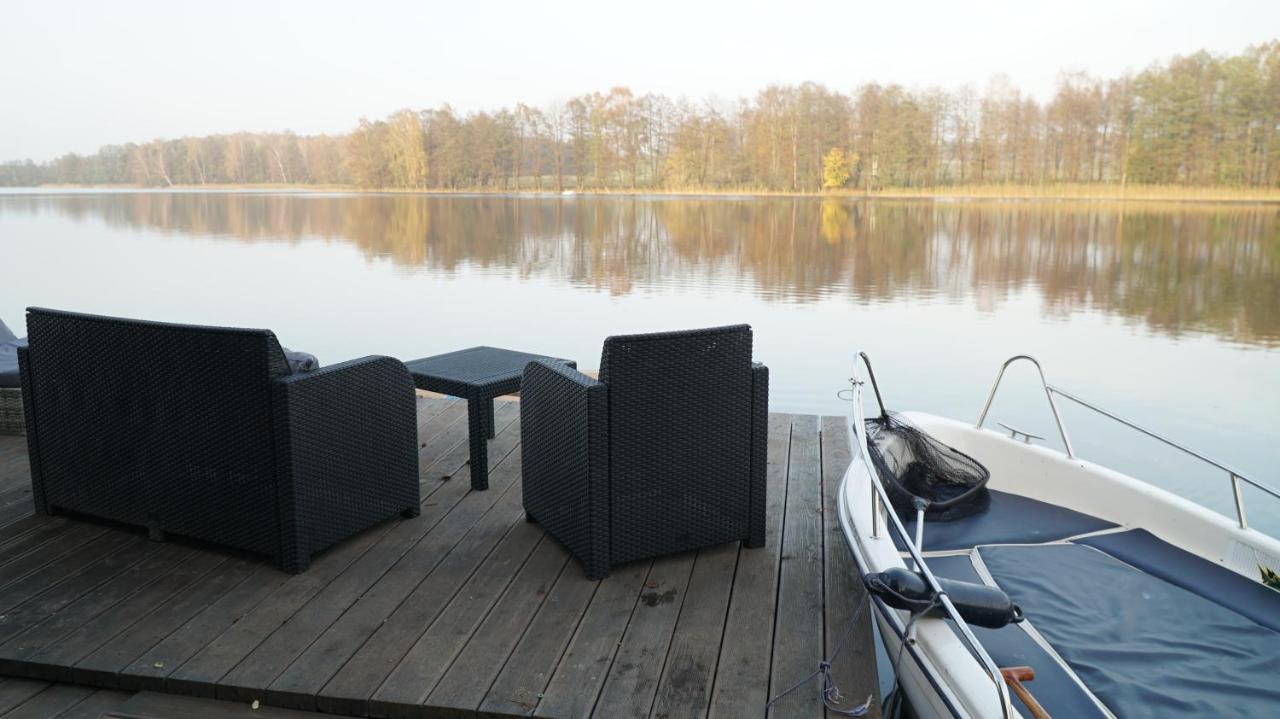 Dom Na Wodzie Nad Jeziorem Krzywe in Mragowo, Poland