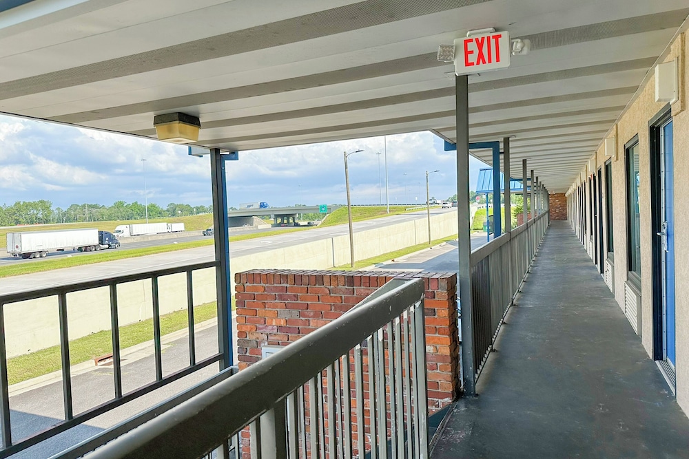 Hahira Inn By OYO near Valdosta - photo 3