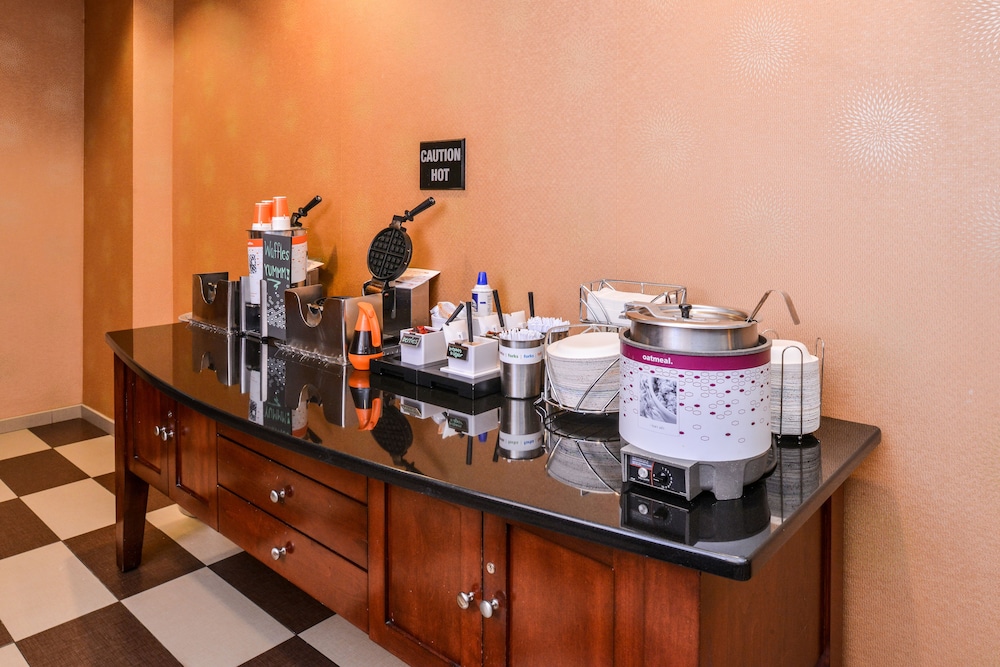 Hampton Inn & Suites Plymouth - photo 51