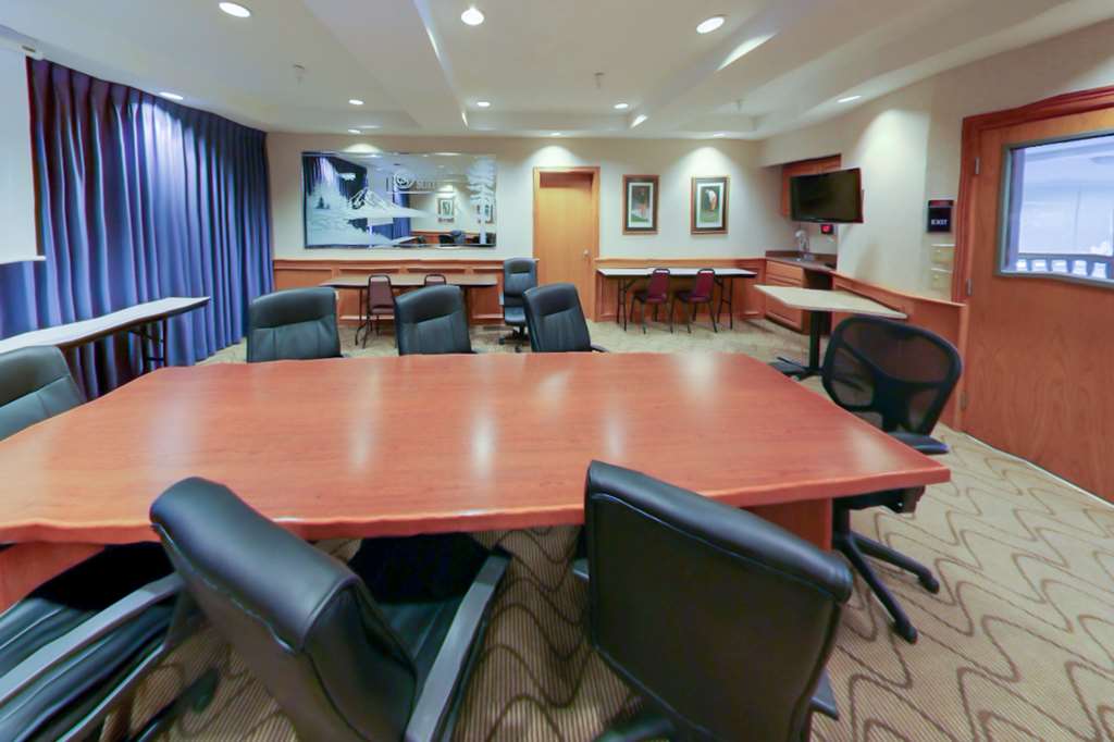 Comfort Suites Salem - photo 40