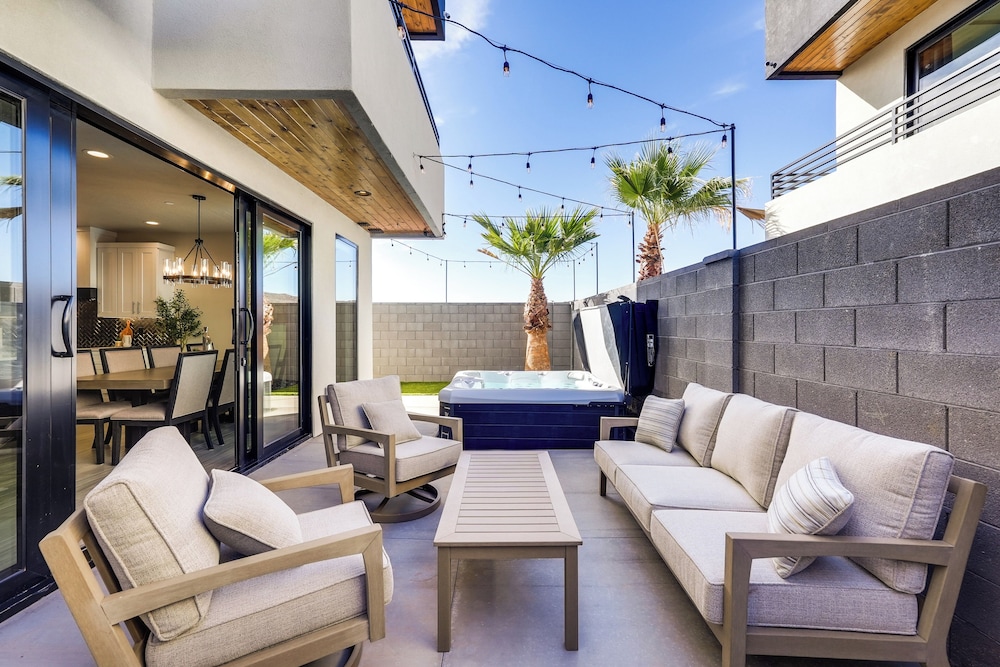 Furnished Hot Tub Patio: Utah Escape 30 Mi to Zion — 4-Star Luxury Hotel in Hurricane, United States