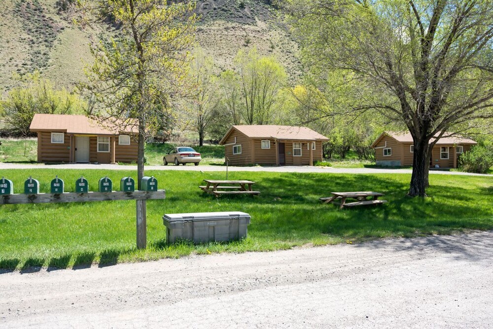 Yellowstone Hot Springs Resort - photo 43