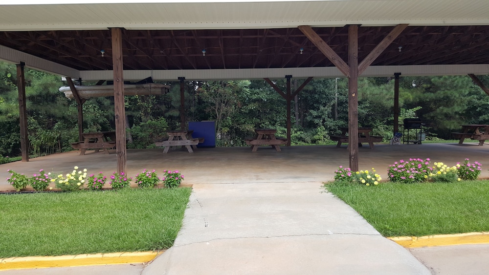 High Falls Inn and Suites - photo 14