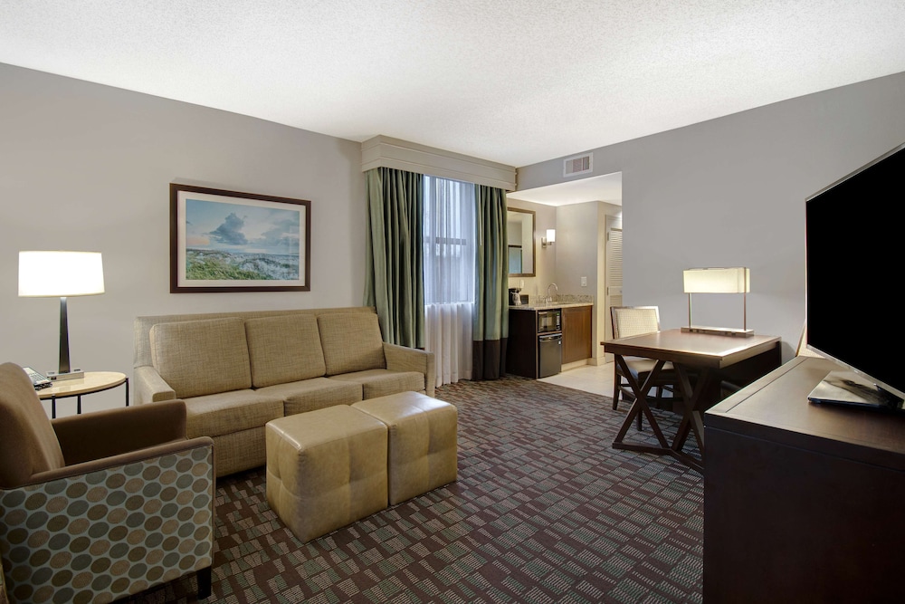 Embassy Suites by Hilton Jacksonville Baymeadows - photo 39