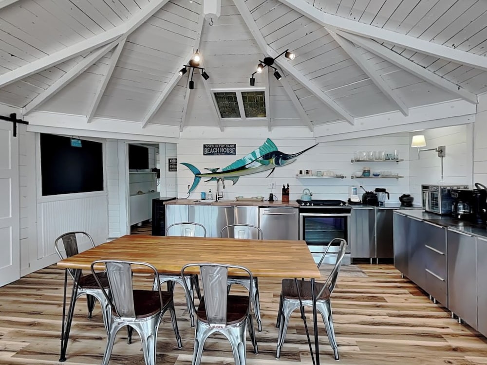 Toes in the Sand — 4-Star Luxury Hotel in Carolina Beach, United States