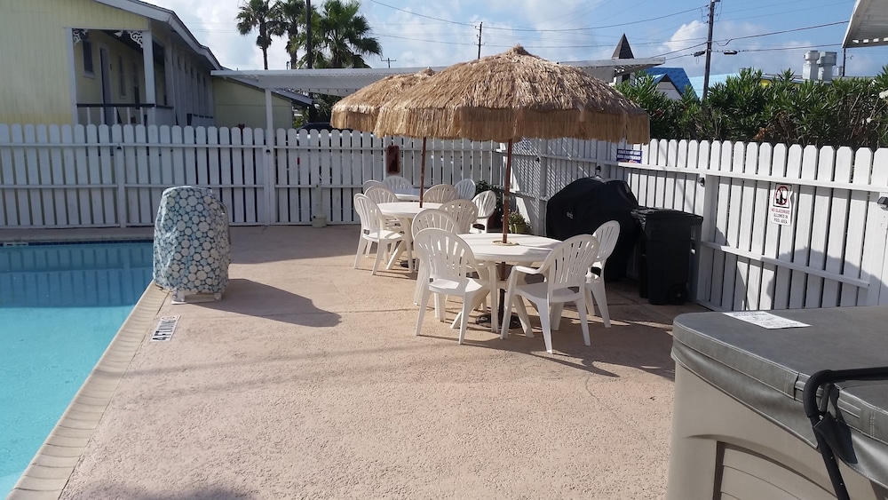 Amelia's Landing Hotel - photo 28