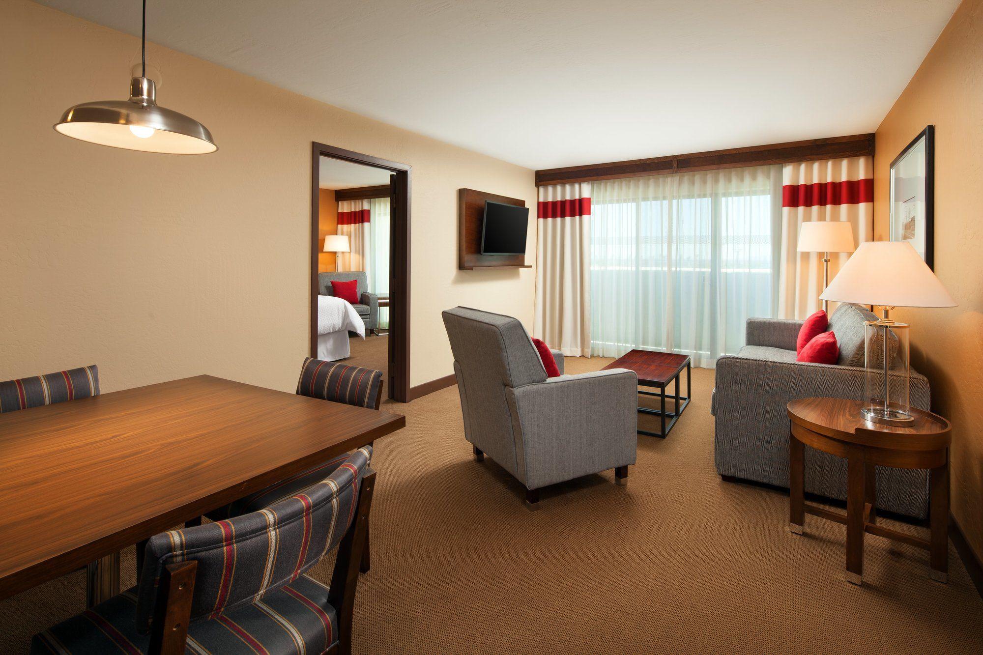 Four Points by Sheraton Phoenix South Mountain - photo 8