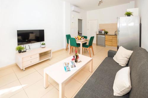 ALICIA Coralli Beachfront Apartment