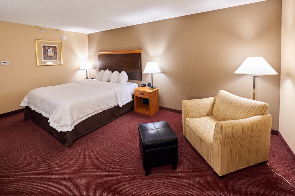 Hampton Inn Massillon - photo 7