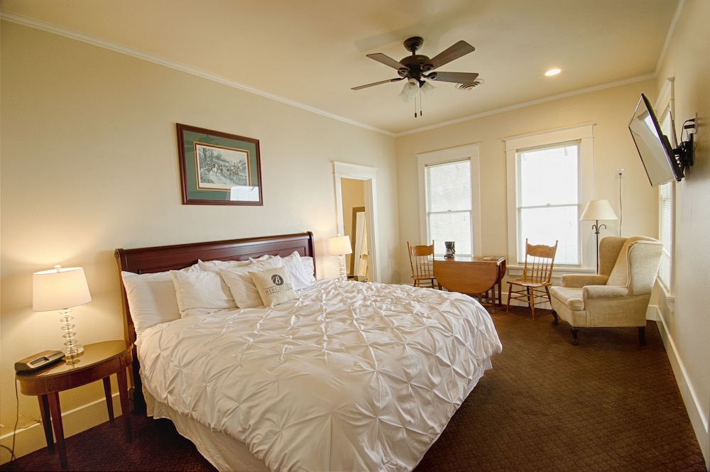 Birchfield Manor Inn and Restaurant - photo 12