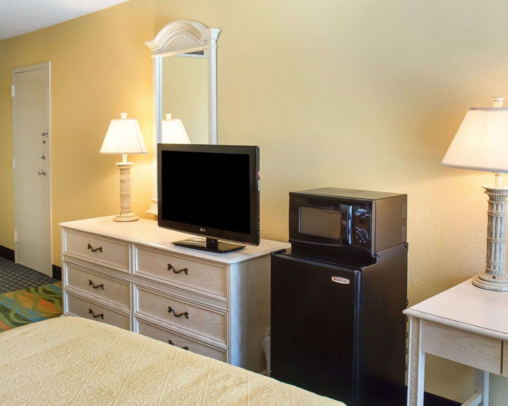 Spark by Hilton Virginia Beach Oceanfront - photo 11