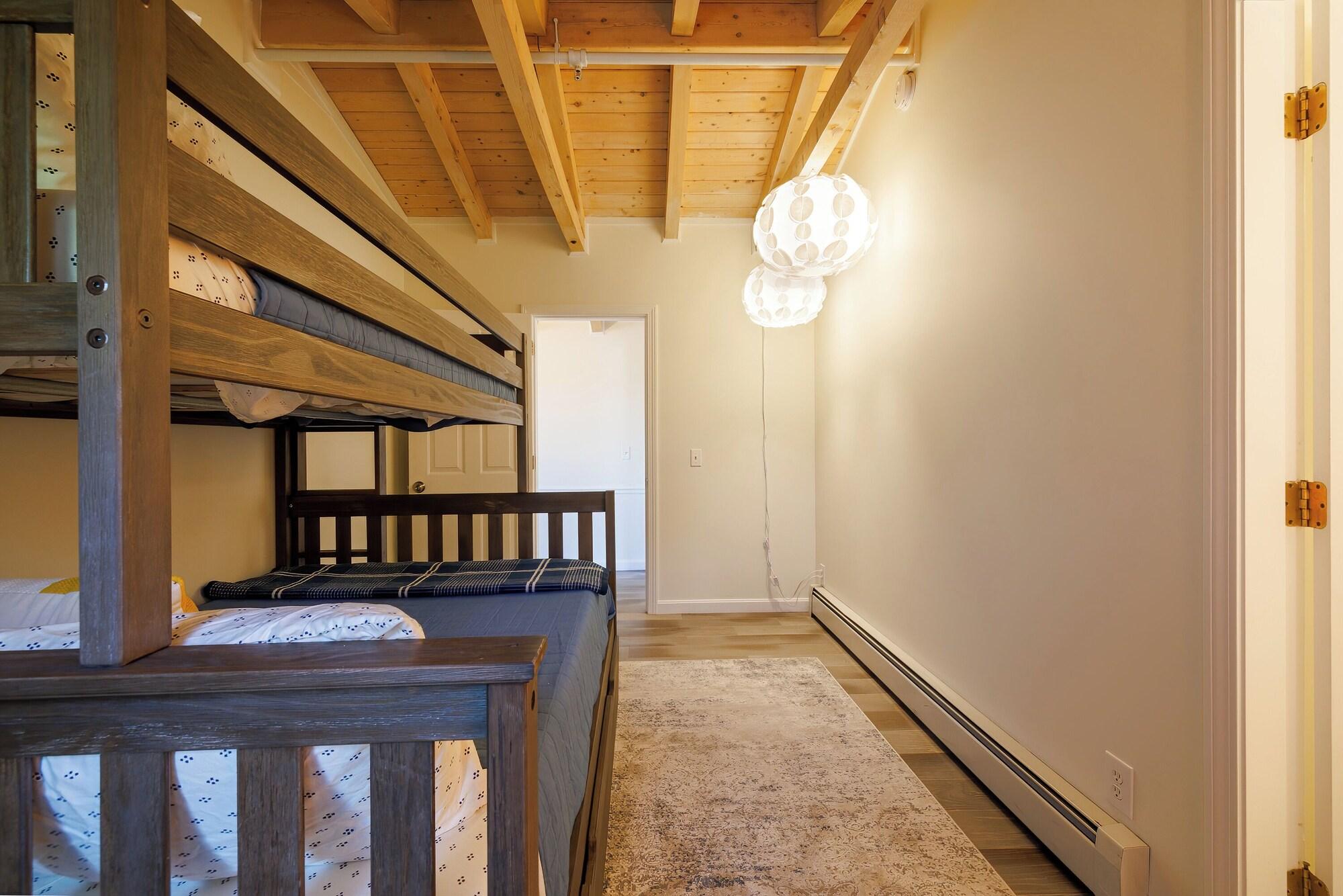 Top Floor Condo w Ocean Views Admirals Quarters — 4-Star Luxury Hotel in Bar Harbor, United States