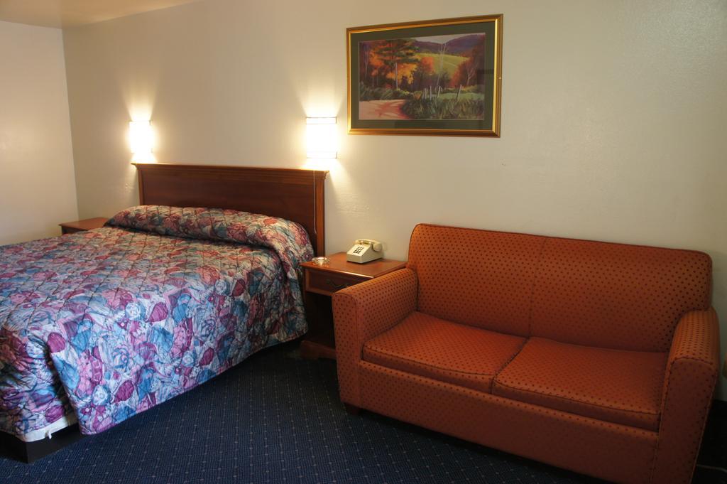 Best Interstate Inn - photo 4