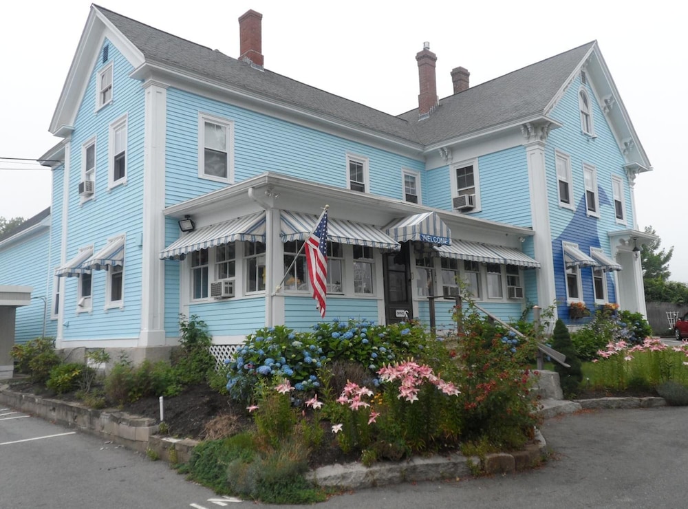 Coast Village Inn & Cottages - photo 49