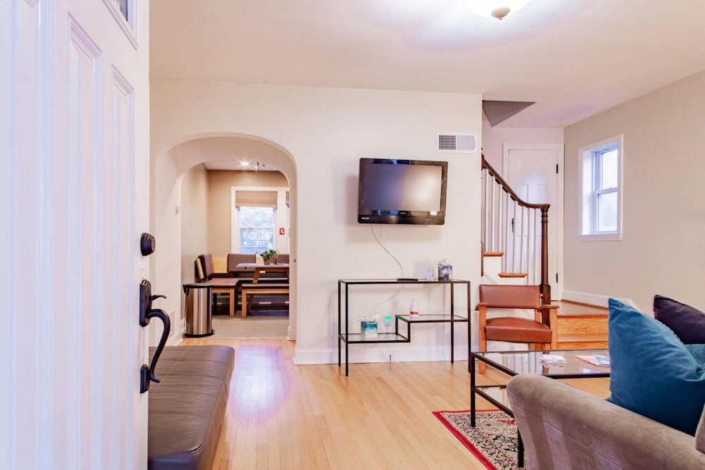 Pentagon City Homestay Parking available — 4-Star Luxury Hotel in Arlington, United States