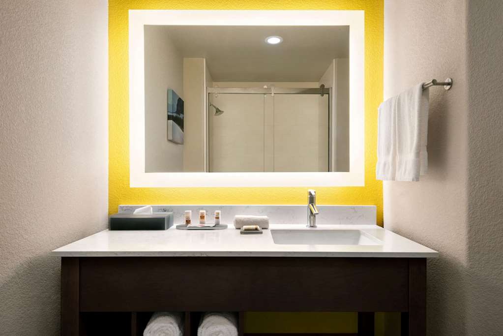 La Quinta Inn & Suites by Wyndham Clovis CA - photo 10
