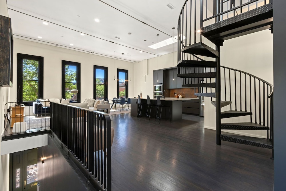 New Modern Scandinavian Loft in Old Town Square — 4-Star Luxury Hotel in Fort Collins, United States