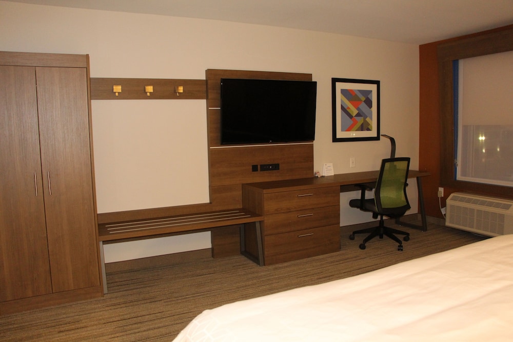 Holiday Inn Express & Suites Phoenix Airport North by IHG - photo 10
